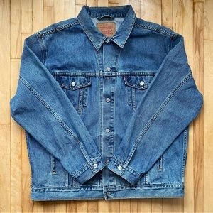 LEVI’S DENIM STANDARD TRUCKER JACKET